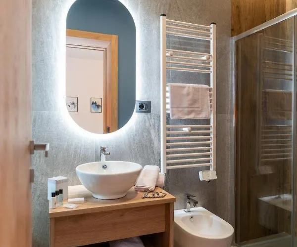 לינה וארוחת בוקר Dei Larici 4*